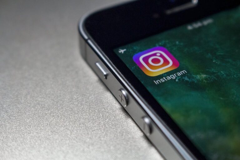 Créer une identité visuelle forte sur les réseaux sociaux : nos conseils