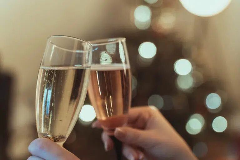 Pourquoi le verre influence le goût du champagne ?