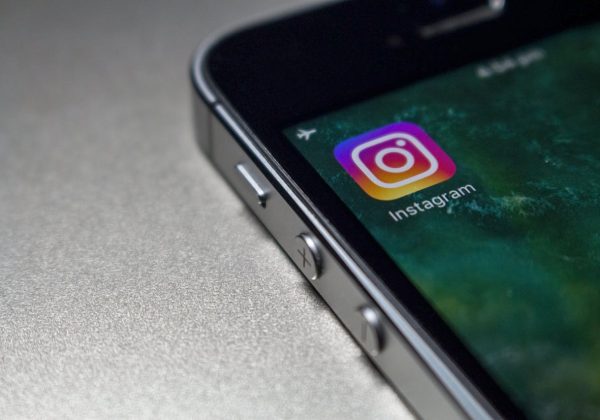 Créer une identité visuelle forte sur les réseaux sociaux : nos conseils